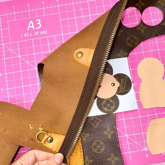 💞 Monogram Vivienne Doll puffed bag charm - Picture 12 of 12